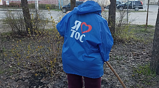 Шарьинцы вышли на уборку сквера на ул. Горького в п. Ветлужский