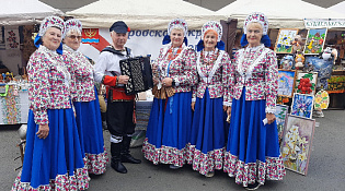 Праздничное подворье «Заходите, гости дорогие!»
