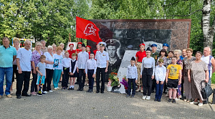 Жители города Шарья не забудут о подвиге старшего матроса Леонида Рябинина