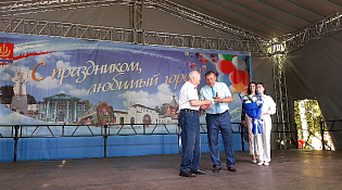 Знак «Почетный гражданин города Шарья» вручен Виталию Александровичу Смолякову