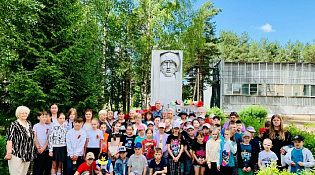 НАША ПАМЯТЬ В СЕРДЦАХ И НАВЕКИ