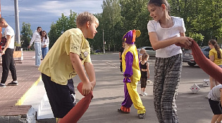 Игры на районе набирают оборот! 